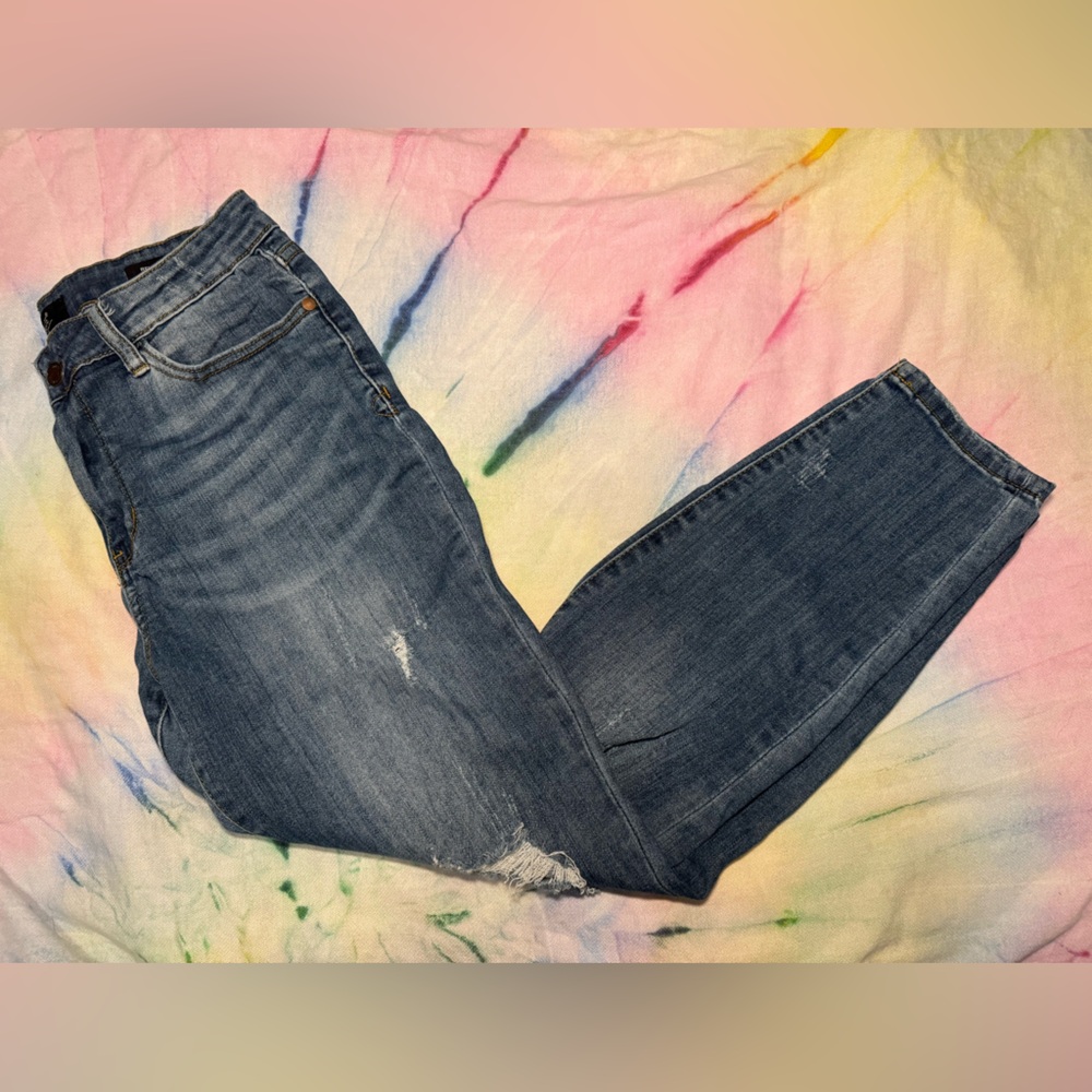 Judy Blue Adelene Mid Rise Girlfriend Distressed Jeans Size 32 Medium Wash